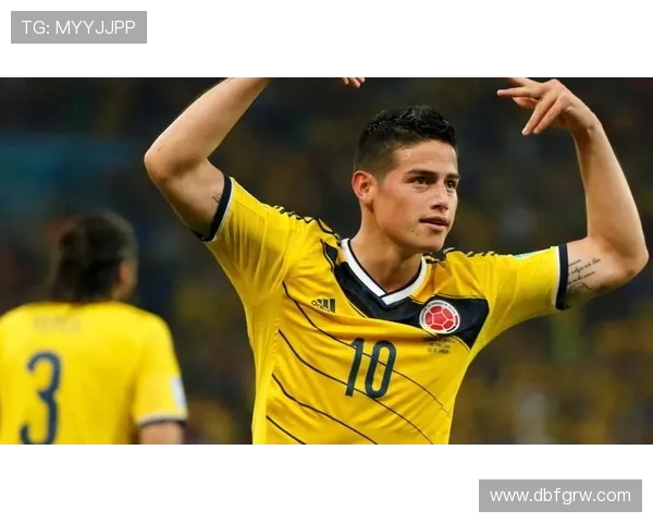 德国队捧起巴西世界杯冠军奖杯重新书写足球传奇历史