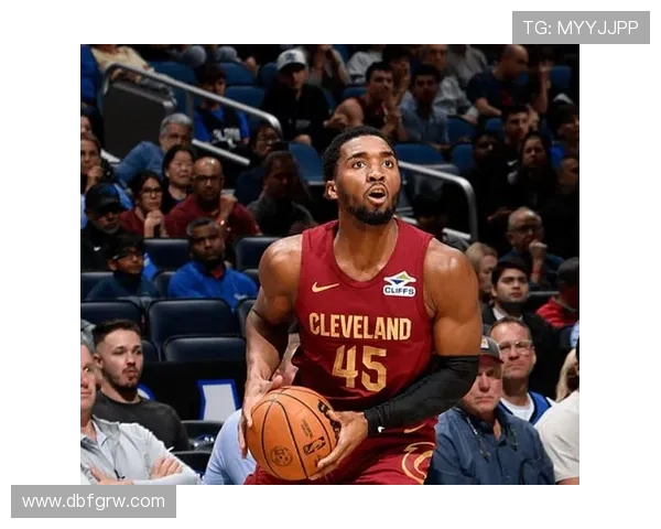 多诺万米切尔外线失准19投9中砍下20分7篮板5助攻表现分析